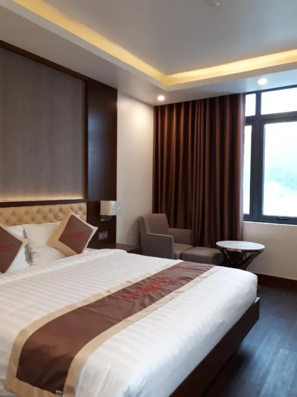 Khách sạn Lake Hills Hotel Hạ Long