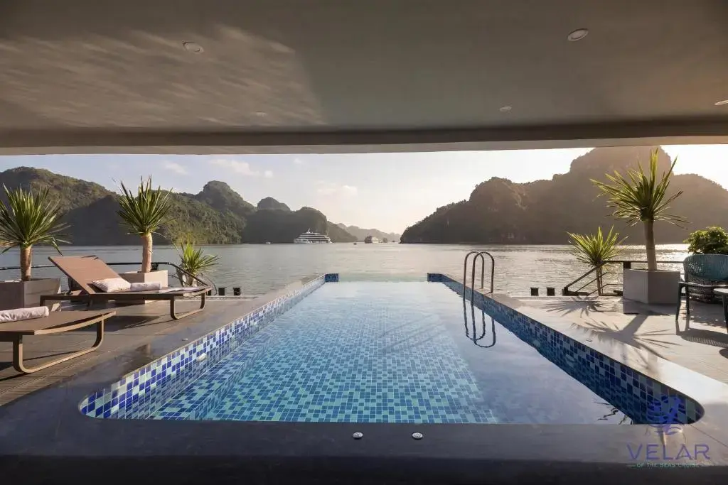 Du thuyền Velar Of The Seas Cruise Hạ Long