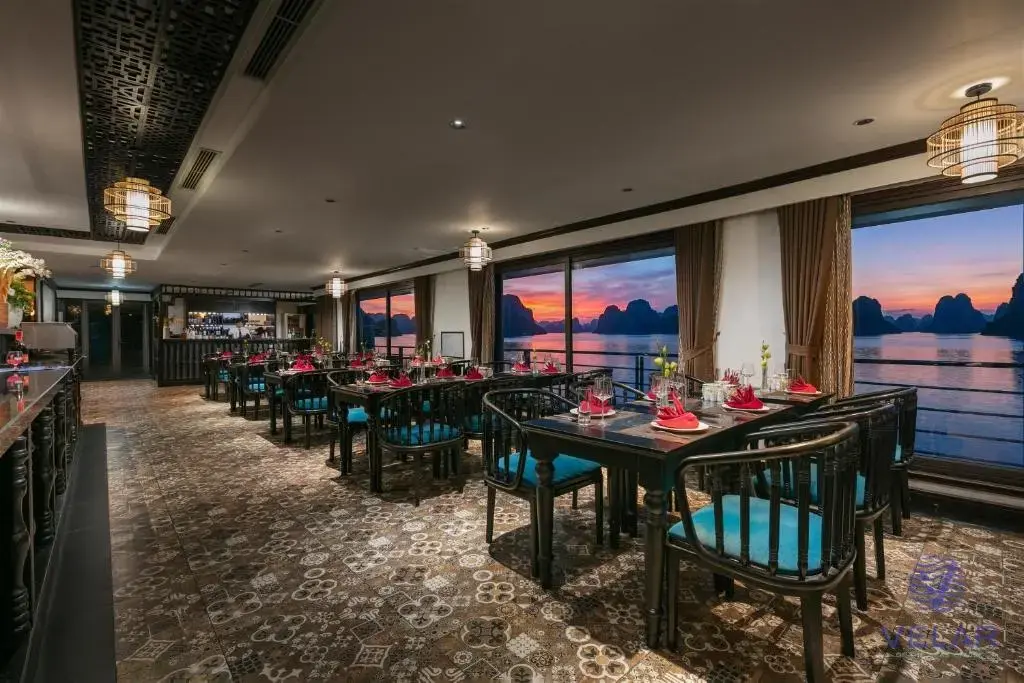 Du thuyền Velar Of The Seas Cruise Hạ Long