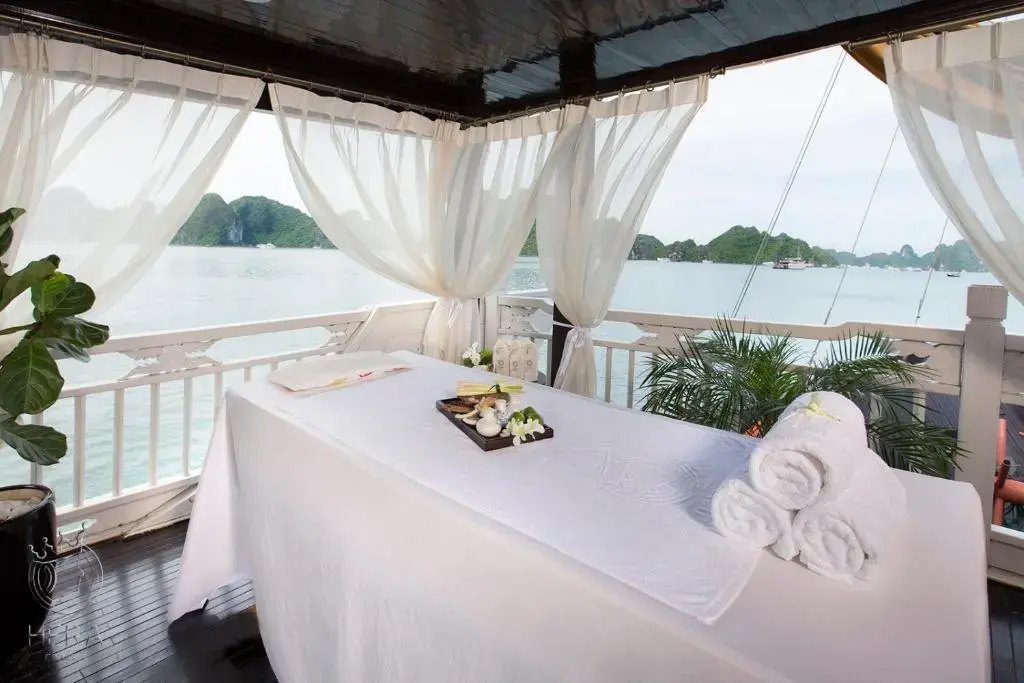 Du thuyền Hera Grand Luxury Cruise Hạ Long