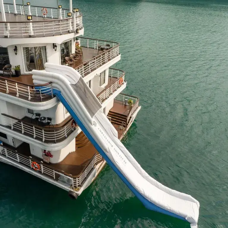 Du thuyền Ambassador Signature Cruise Hạ Long
