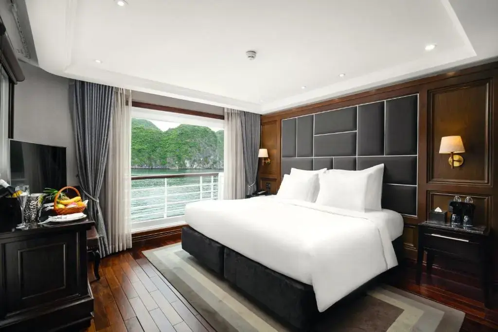 Du thuyền Ambassador Signature Cruise Hạ Long
