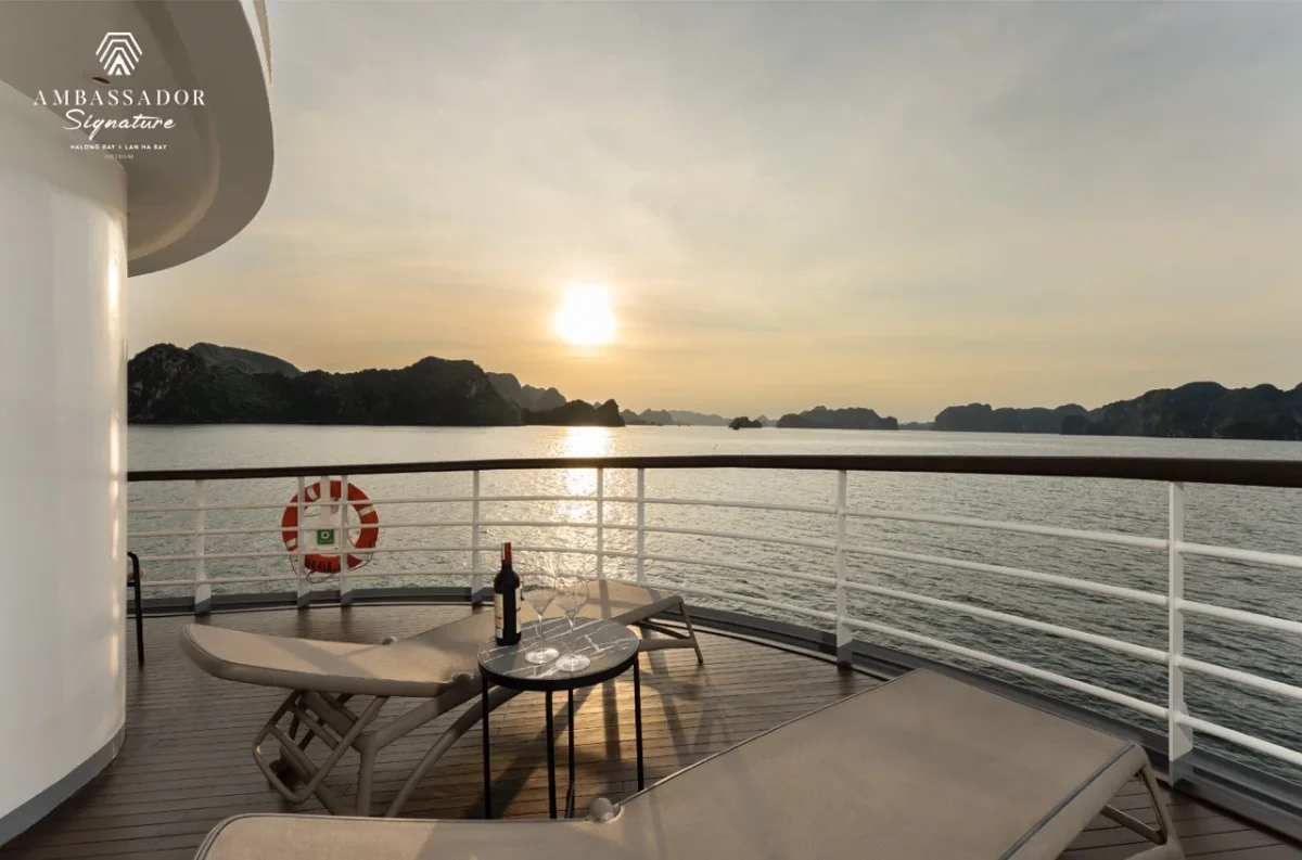 Du thuyền Ambassador Signature Cruise Vịnh Lan Hạ Hạ Long