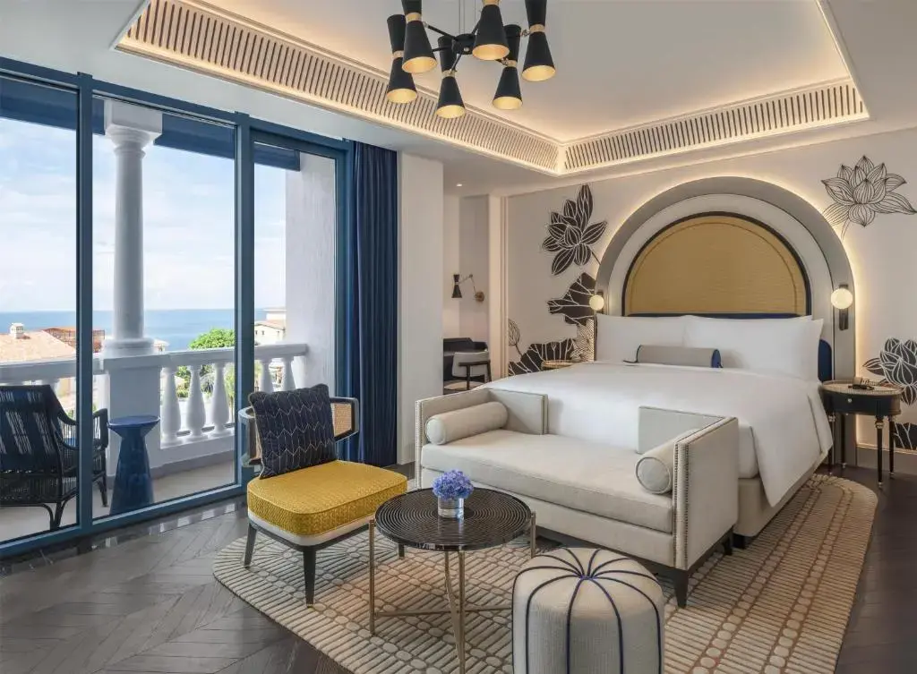 Khách sạn La Festa Phú Quốc Hotel - Curio Collection by Hilton