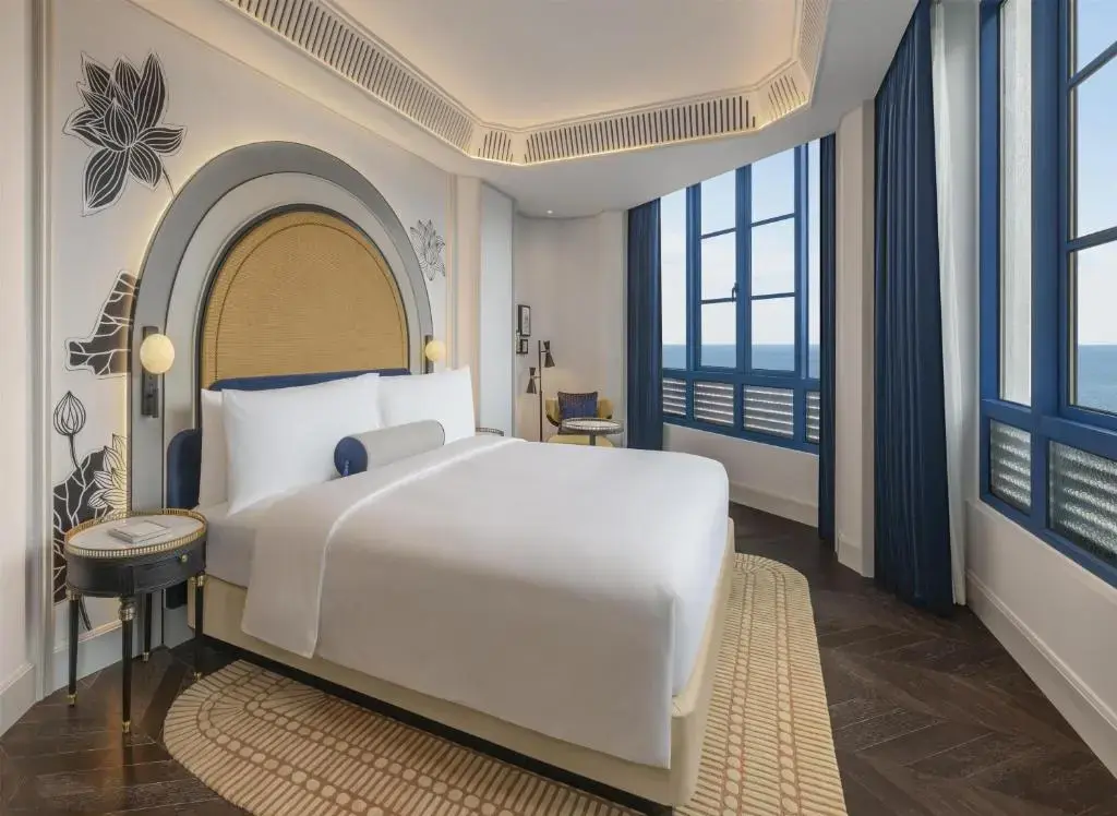 Khách sạn La Festa Phú Quốc Hotel - Curio Collection by Hilton
