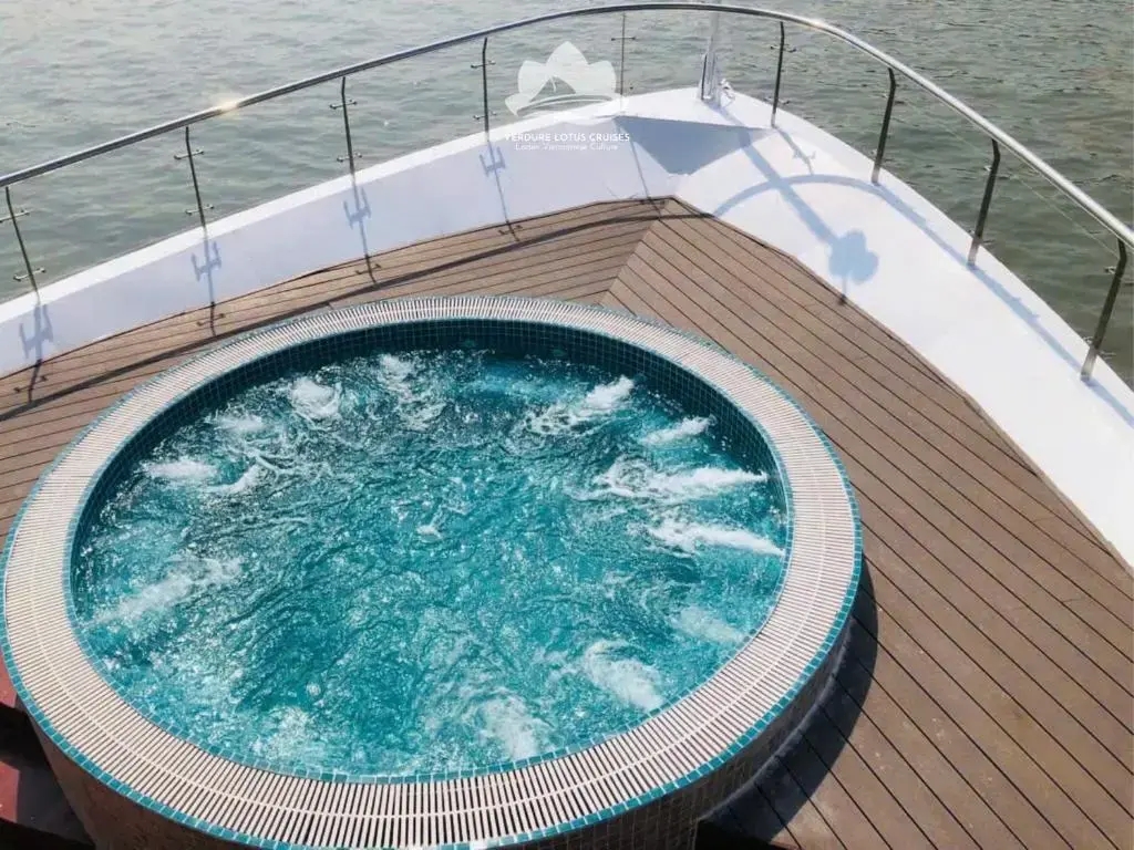 Du thuyền Verdure Lotus Grandeur Cruise Hạ Long
