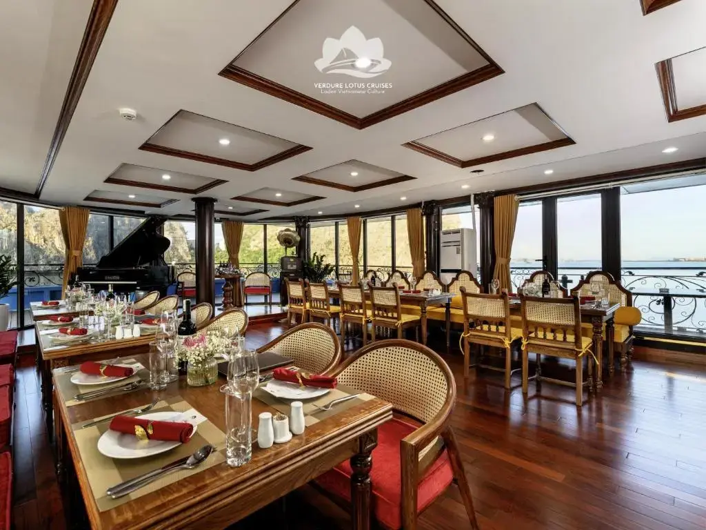 Du thuyền Verdure Lotus Grandeur Cruise Hạ Long