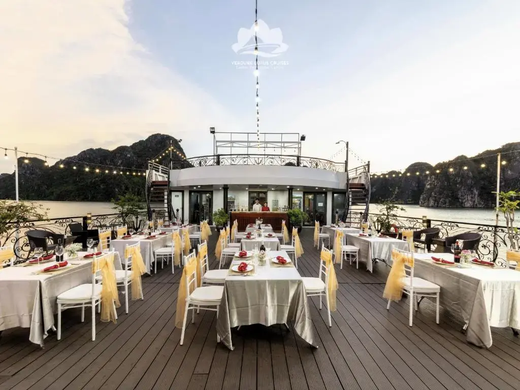 Du thuyền Verdure Lotus Grandeur Cruise Hạ Long