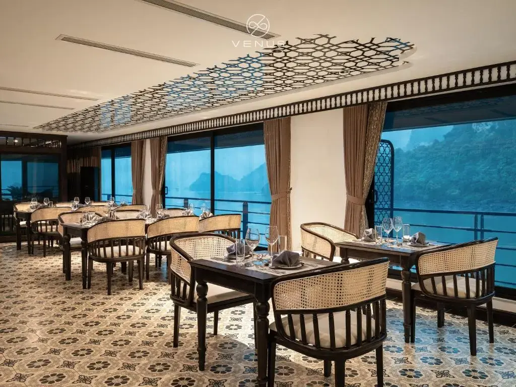Du thuyền Venus Hạ Long Cruises