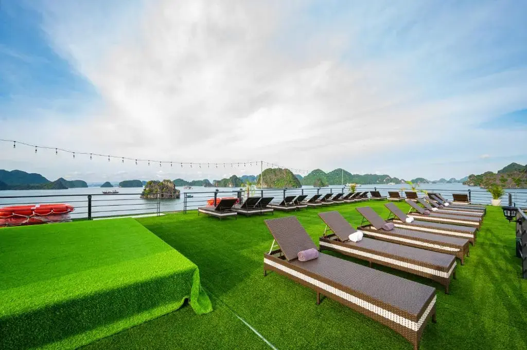 Du thuyền Venus Hạ Long Cruises