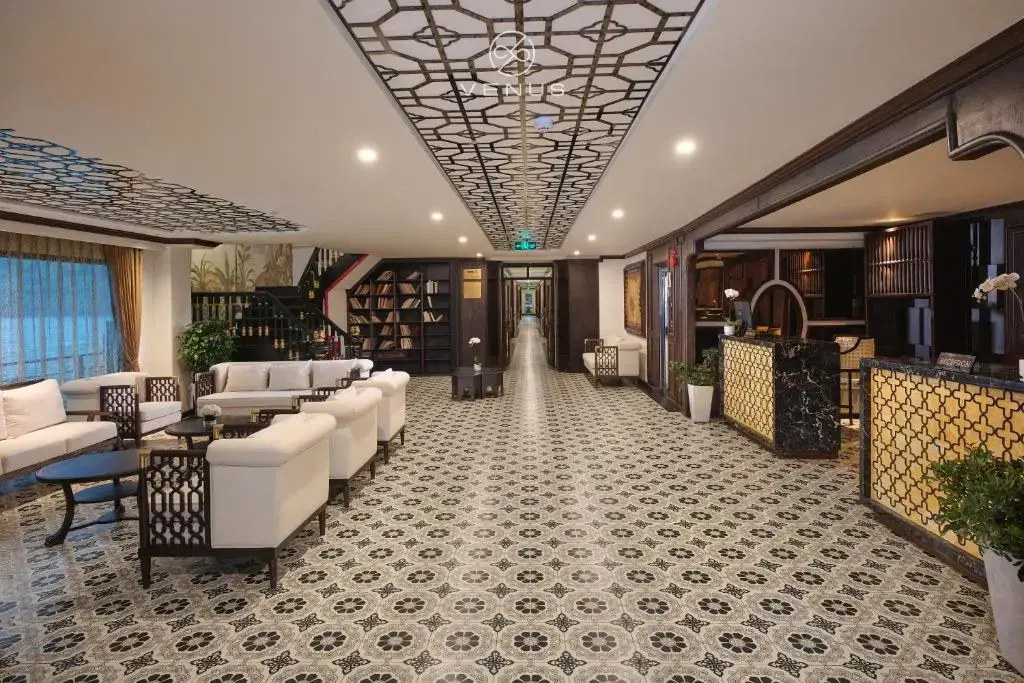 Du thuyền Venus Hạ Long Cruises