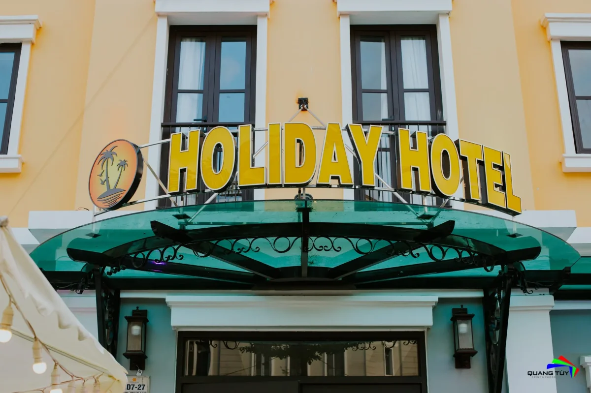 Khách sạn Holiday Hotel Hạ Long