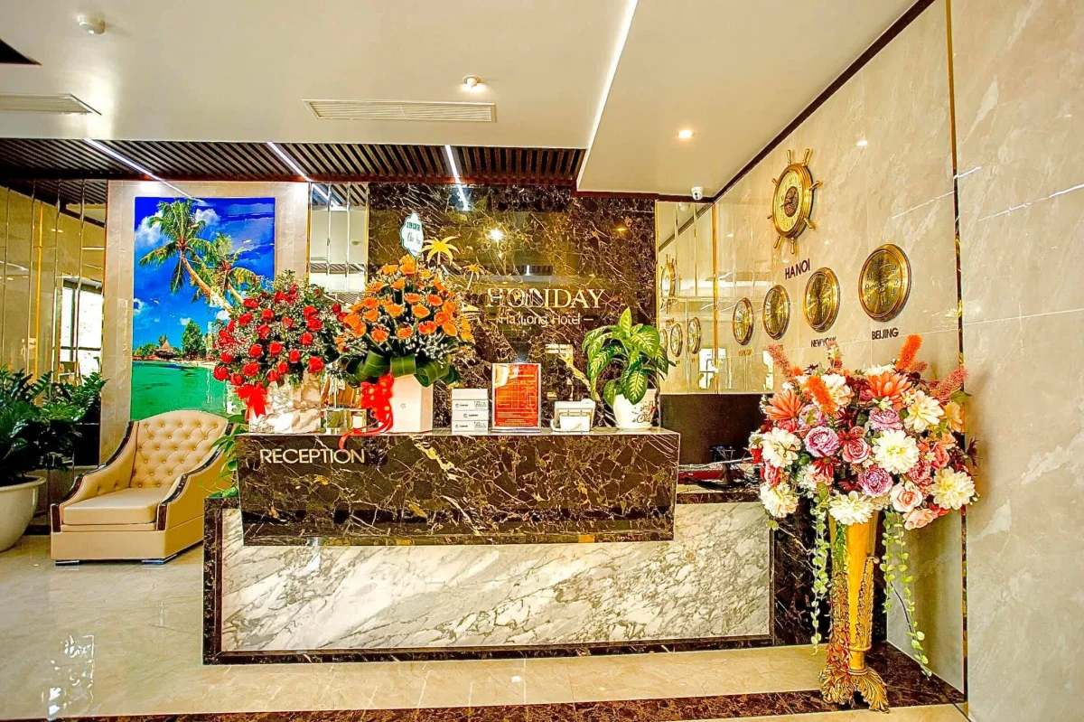 Khách sạn Holiday Hotel Hạ Long