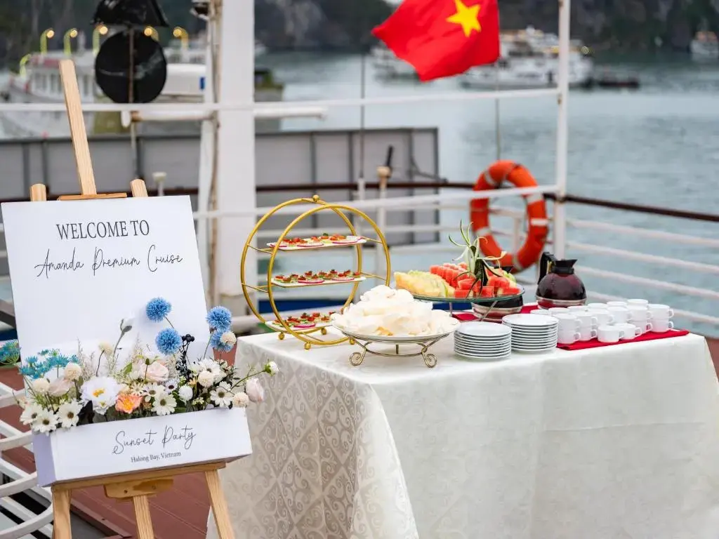 Du thuyền Amanda Premier Cruise Hạ Long