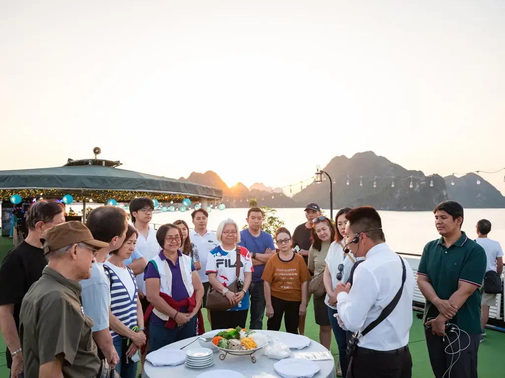 Du thuyền Amanda Premier Cruise Hạ Long