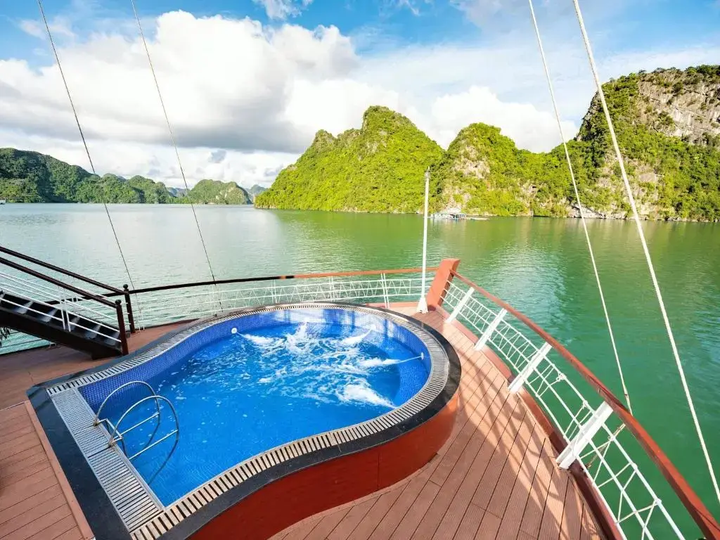 Du thuyền Le Journey Elegance Cruise Hạ Long