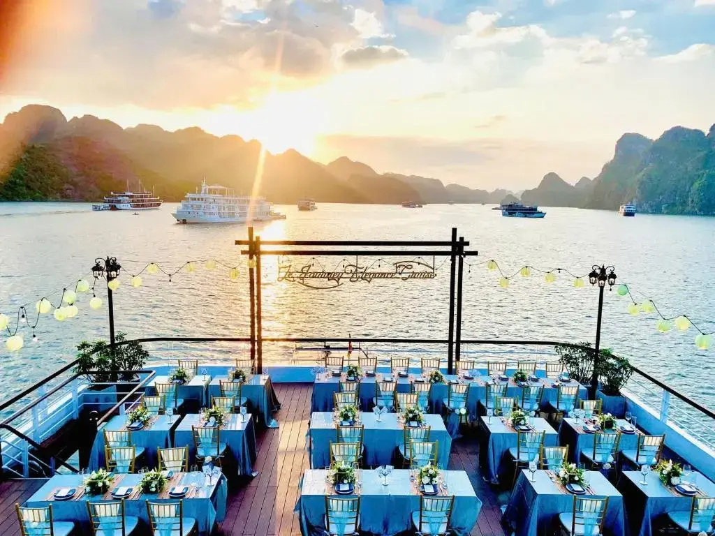Du thuyền Le Journey Elegance Cruise Hạ Long
