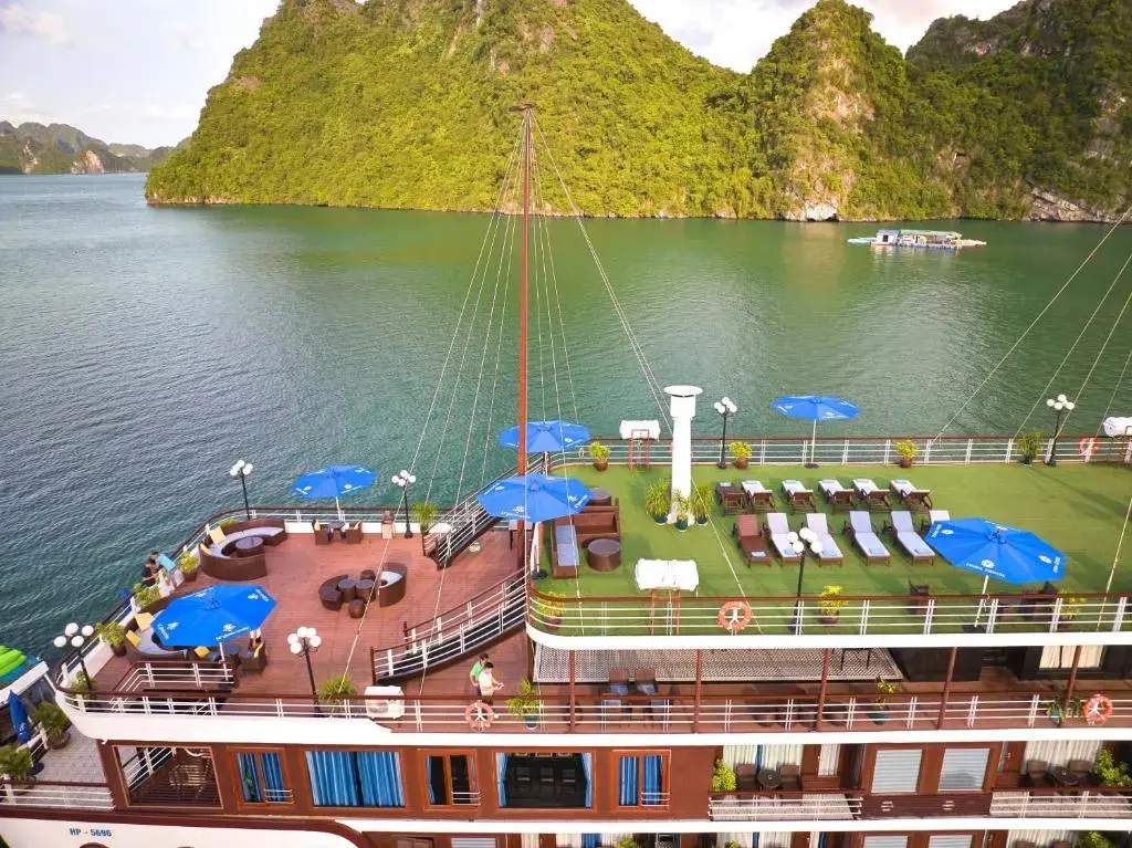 Du thuyền Le Journey Elegance Cruise Hạ Long