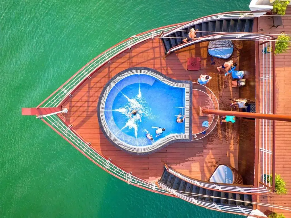 Du thuyền Le Journey Elegance Cruise Hạ Long