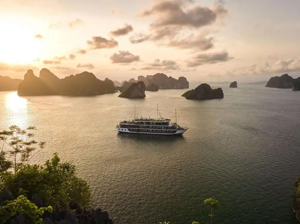 Du thuyền Le Journey Elegance Cruise Hạ Long