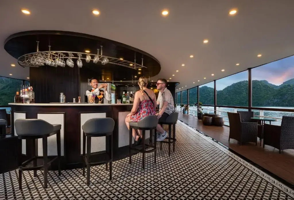 Du thuyền Le Journey Elegance Cruise Hạ Long
