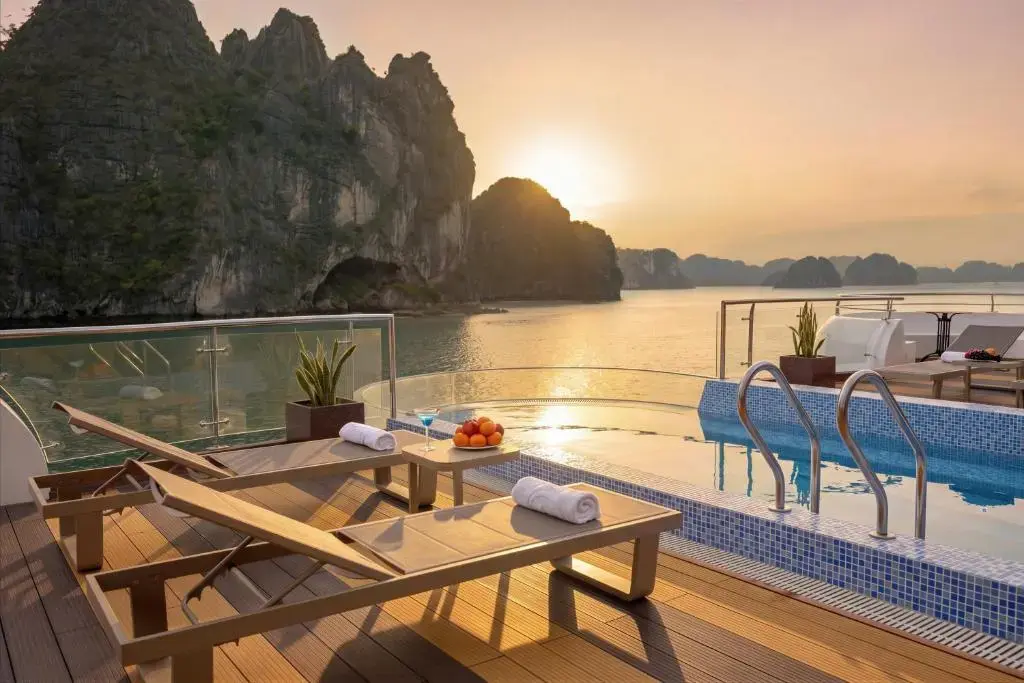 Du thuyền Luna Hạ Long Cruise
