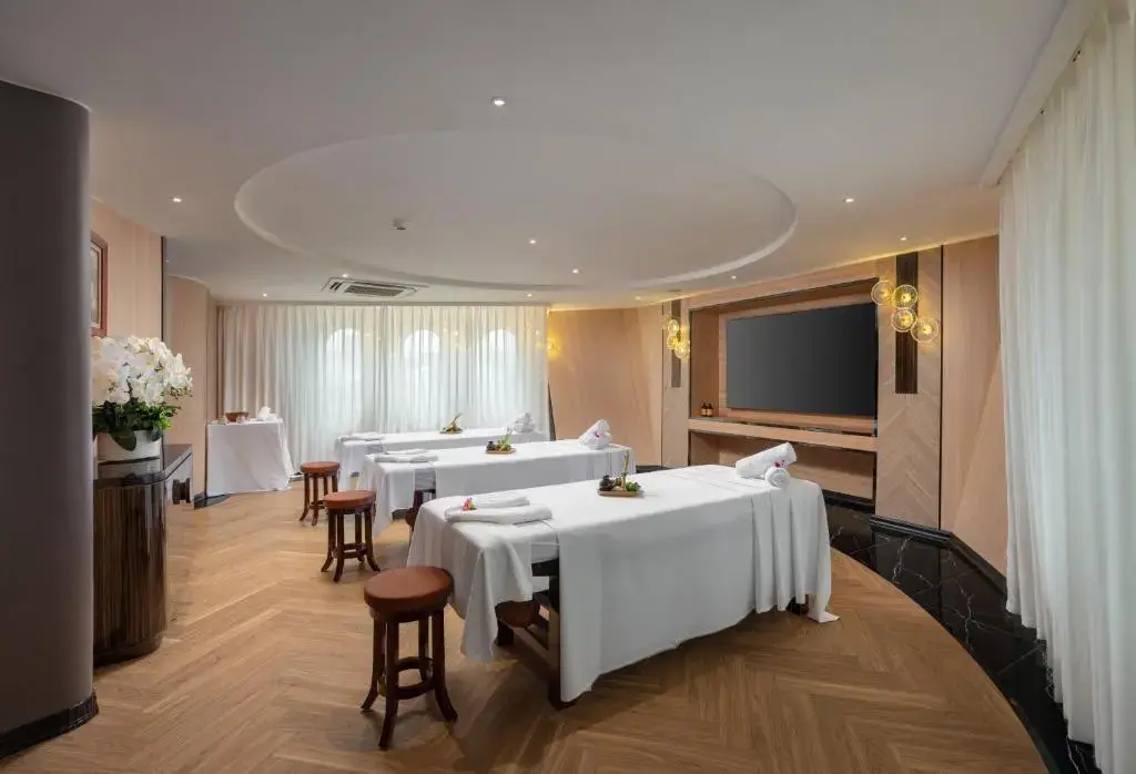 Du thuyền Luna Hạ Long Cruise