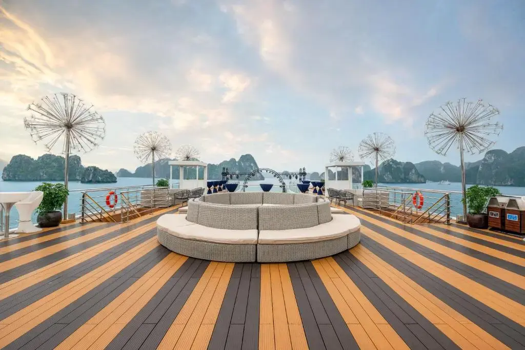 Du thuyền Luna Hạ Long Cruise
