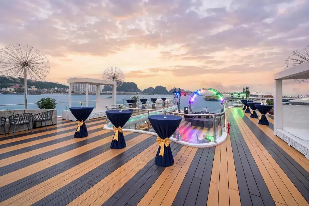 Du thuyền Luna Hạ Long Cruise