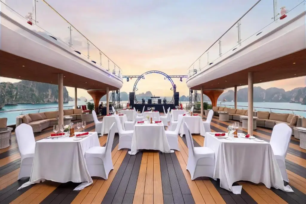 Du thuyền Luna Hạ Long Cruise