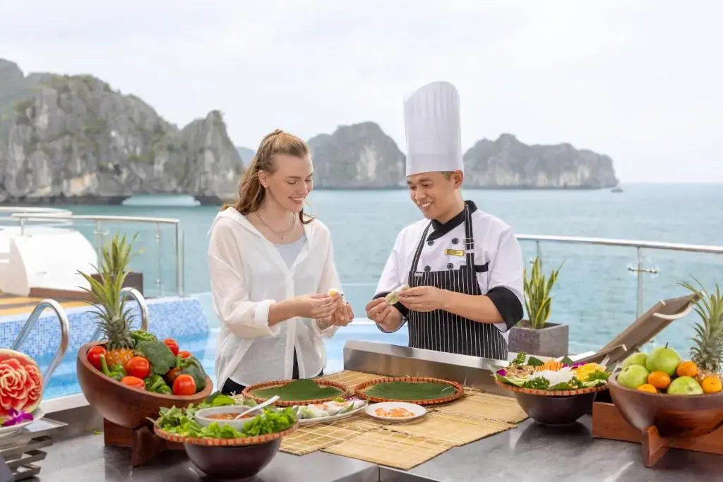 Du thuyền Luna Hạ Long Cruise