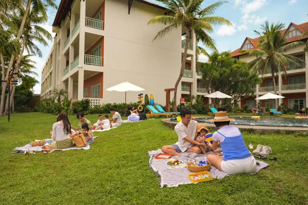 M Village Resort Riverbeach Hội An