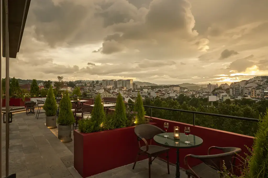 Khách sạn M Village Premier Hotel Xuân Hương Lakeside Đà Lạt