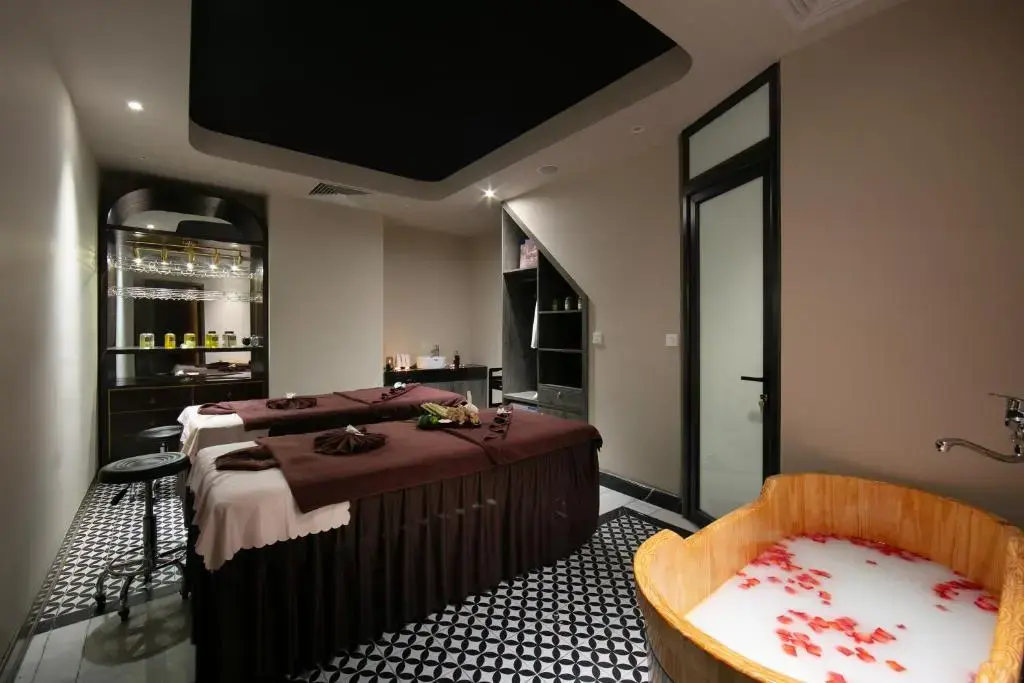 Khách sạn MAY DE VILLE Crown Hotel Hà Nội
