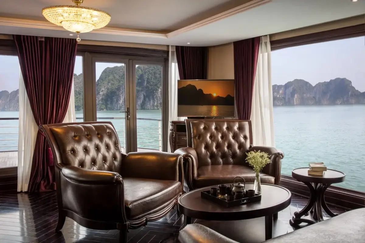 Du thuyền Ambassador Cruise 1 Hạ Long