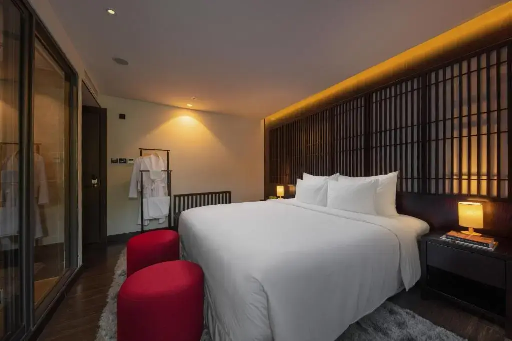 Du thuyền Scarlet Pearl Cruises Hạ Long