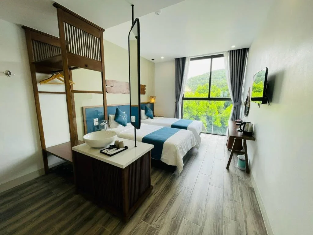 Khách sạn The Light Hotel Hạ Long