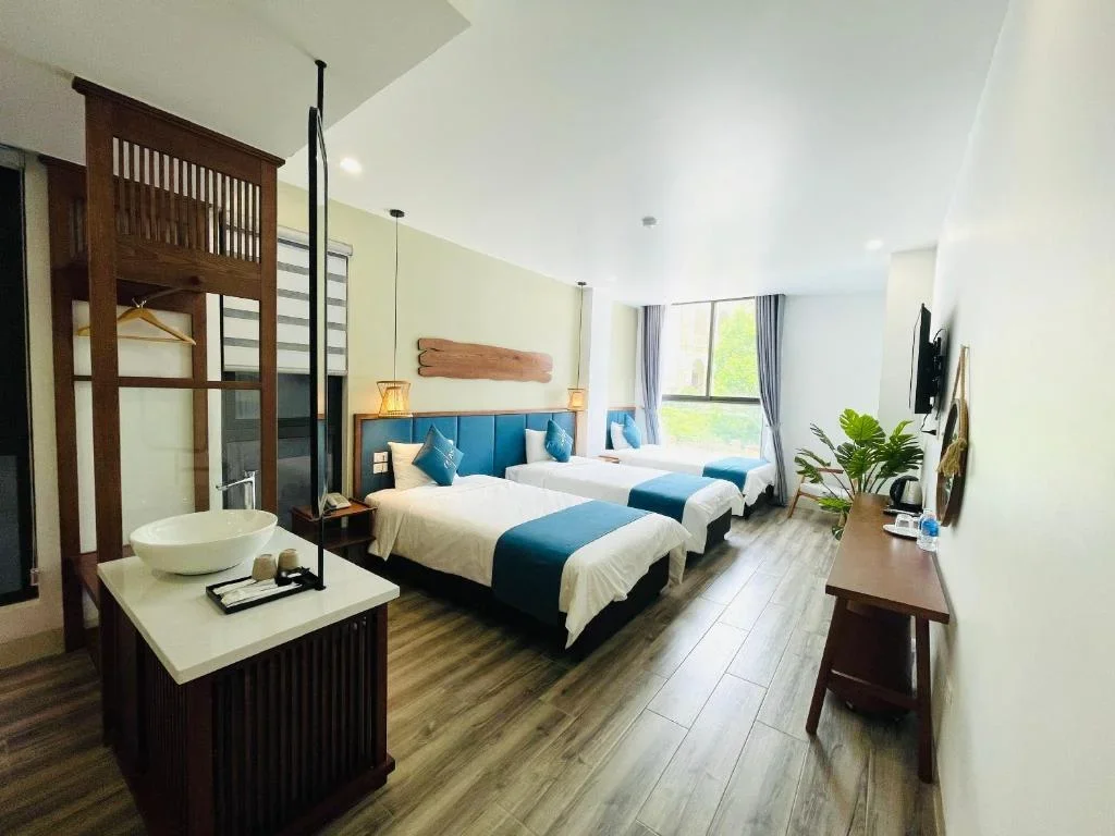 Khách sạn The Light Hotel Hạ Long