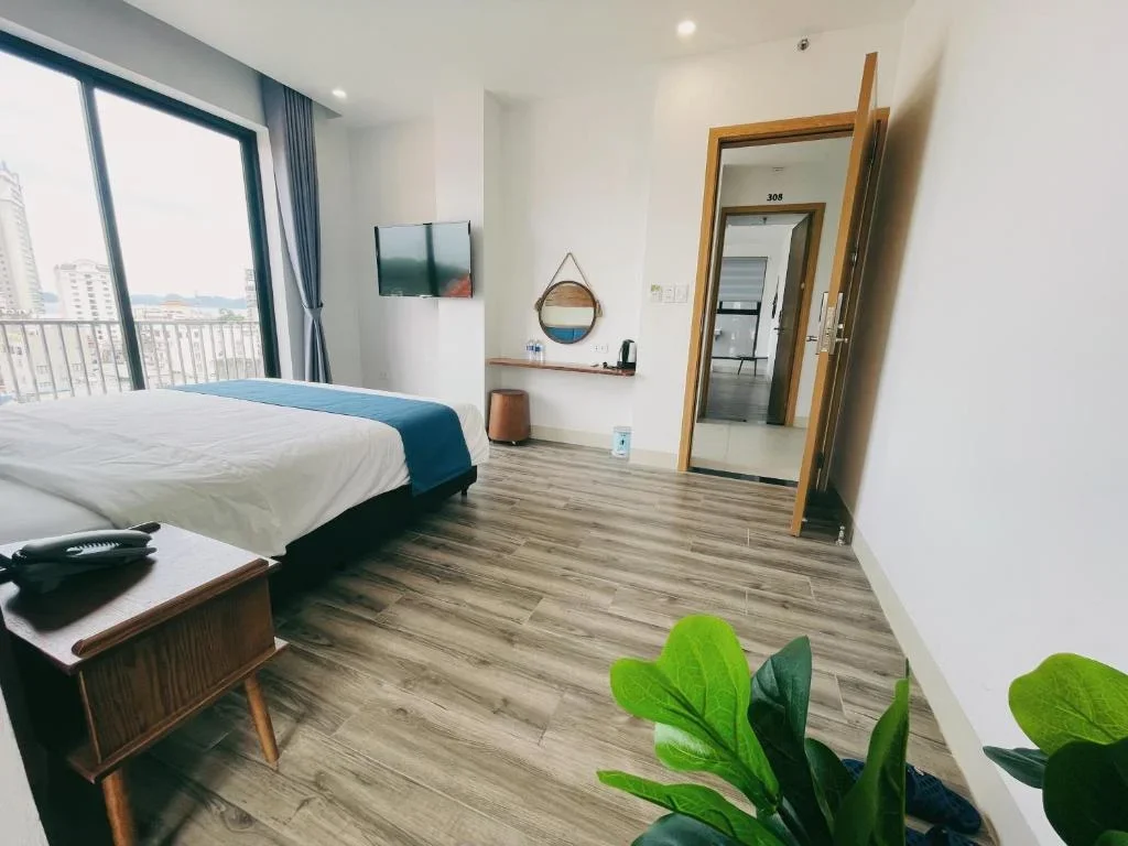 Khách sạn The Light Hotel Hạ Long