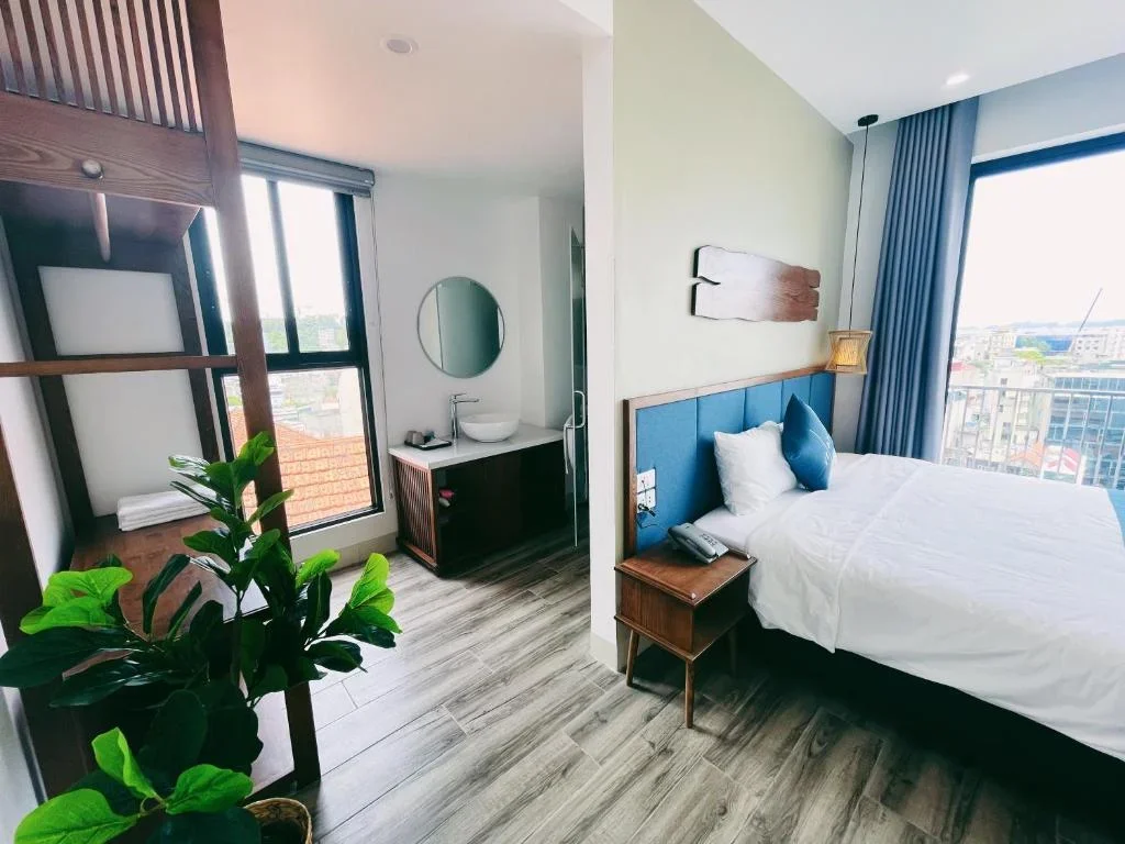 Khách sạn The Light Hotel Hạ Long