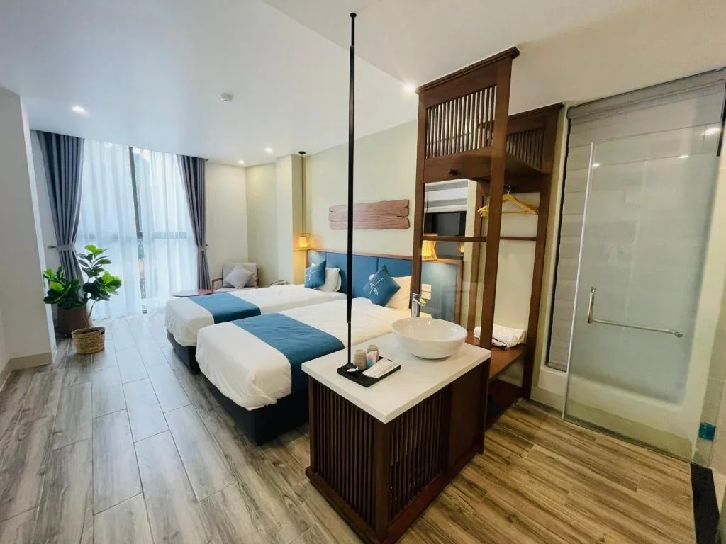 Khách sạn The Light Hotel Hạ Long