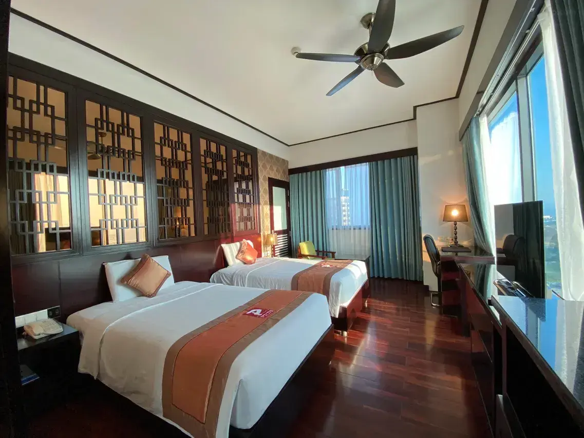 Khách sạn Hạ Long Palace Hotel