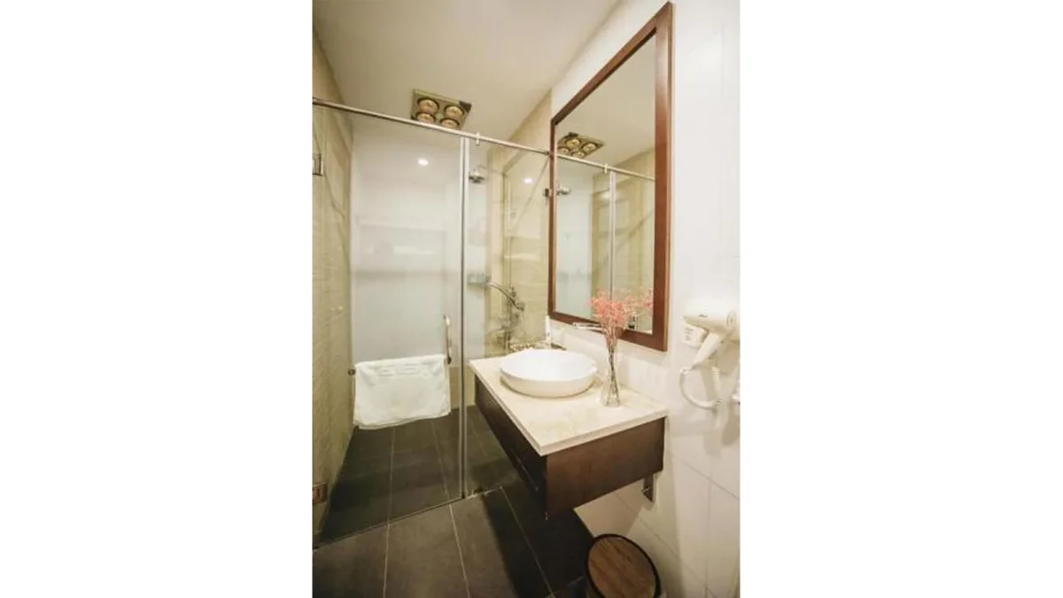 Khách sạn Hà Nội Lakeside Premium Hotel