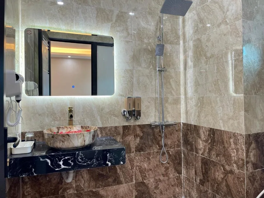 Khách sạn The Royal Hotel Hà Nội