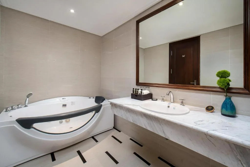 Khách sạn The Q Hotel Hà Nội