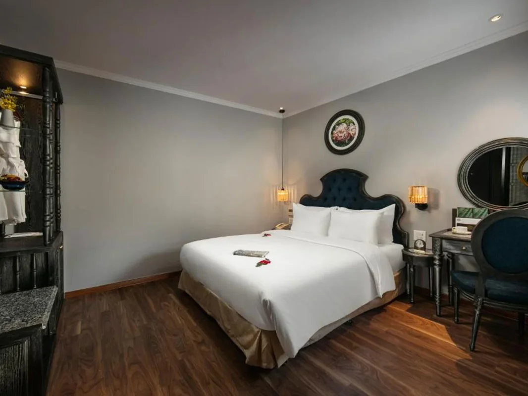 Khách sạn Shining Central Hotel & Spa Hà Nội