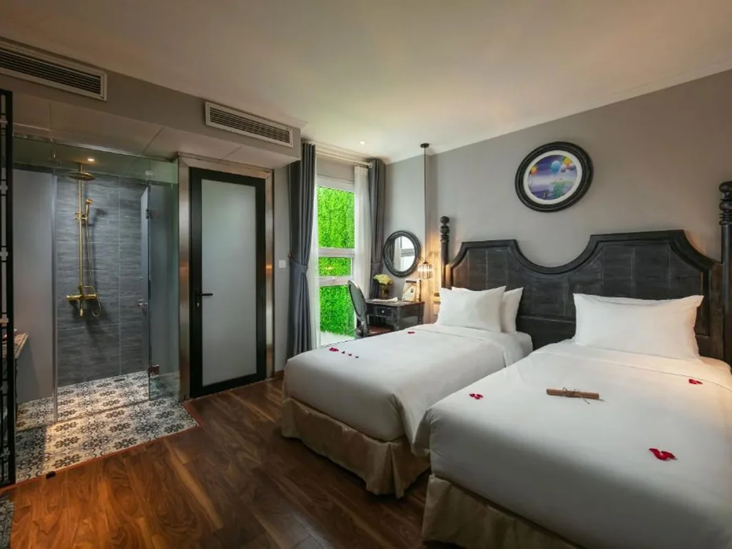 Khách sạn Shining Central Hotel & Spa Hà Nội