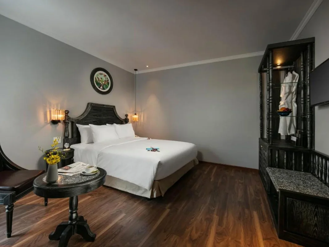 Khách sạn Shining Central Hotel & Spa Hà Nội