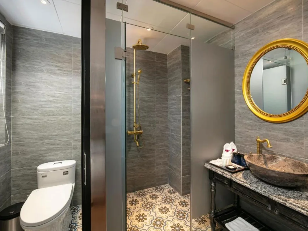 Khách sạn Shining Central Hotel & Spa Hà Nội