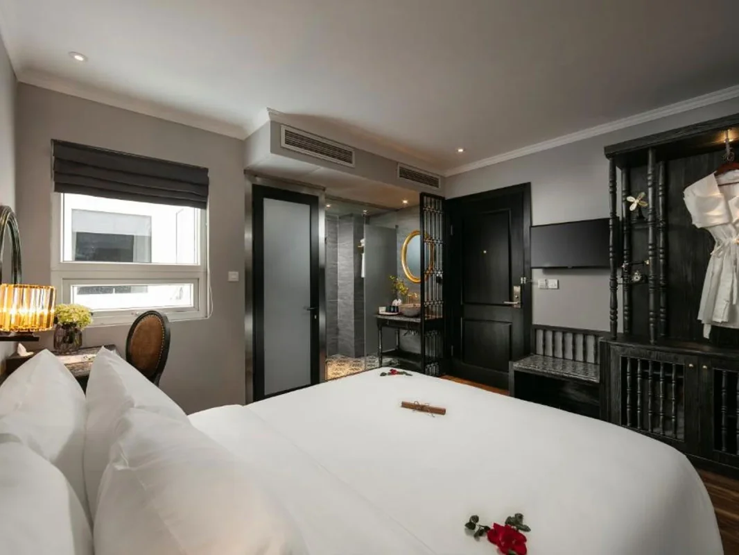 Khách sạn Shining Central Hotel & Spa Hà Nội